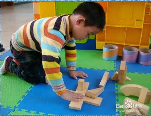 怎样利用玩具开发儿童智力？