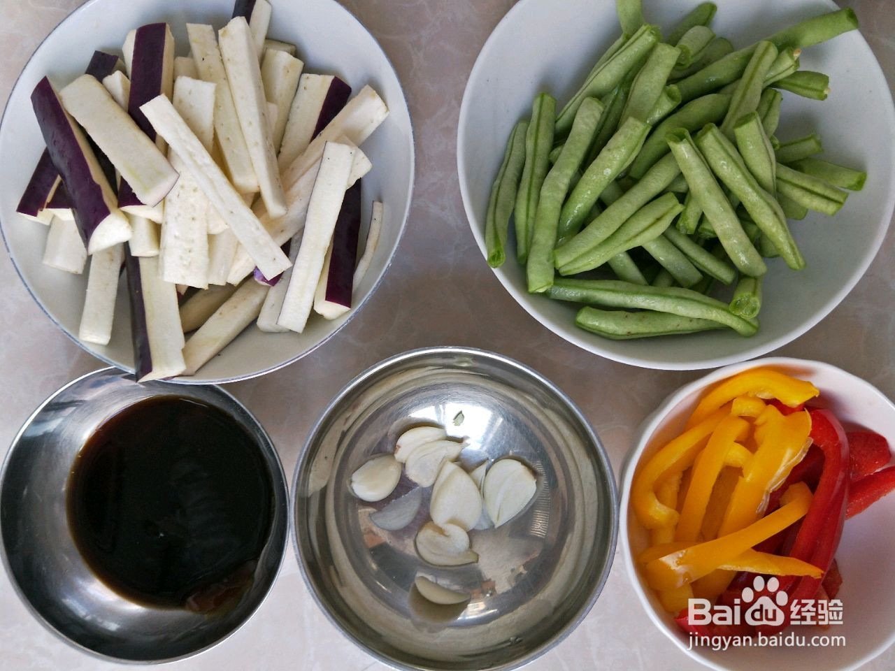 蚝油汁烧茄子豆角的做法