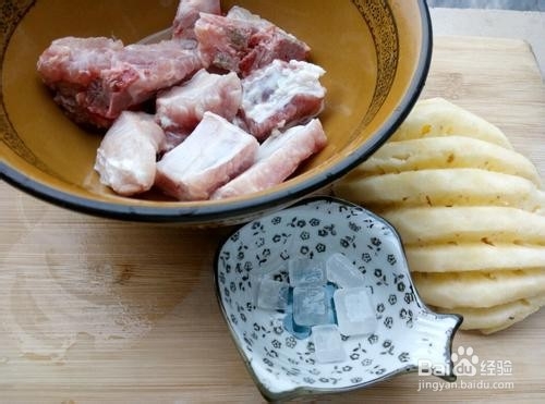 特色菠萝排骨 的做法