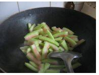 怎么去炒西瓜皮