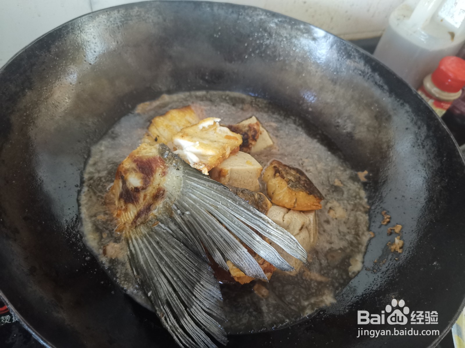 冻豆腐炖草鱼段的做法