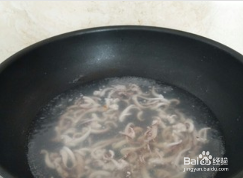 制作酱爆鱿鱼丝