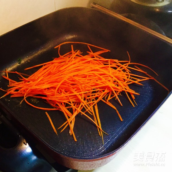 菜心炒米粉的做法