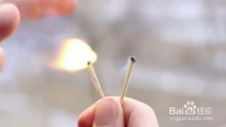 如何巧妙点燃火柴?