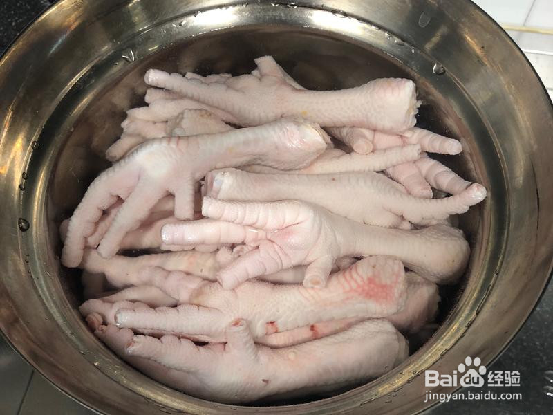 不会爆油的豉汁凤爪的做法