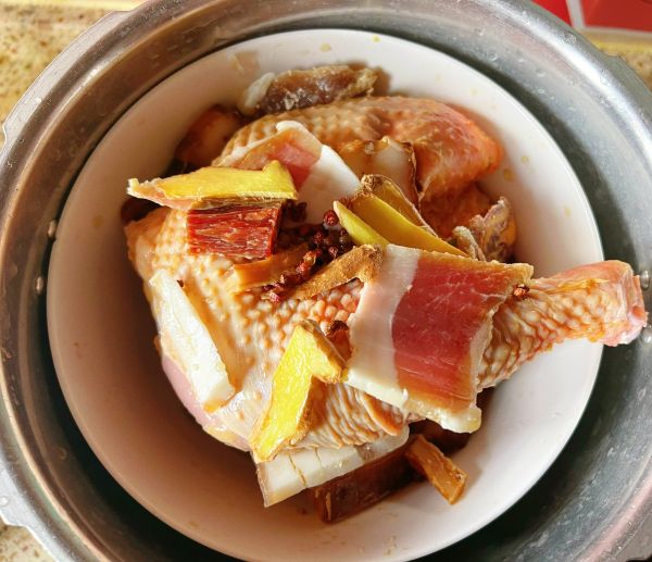 花椒花雕酒干蒸土鸡