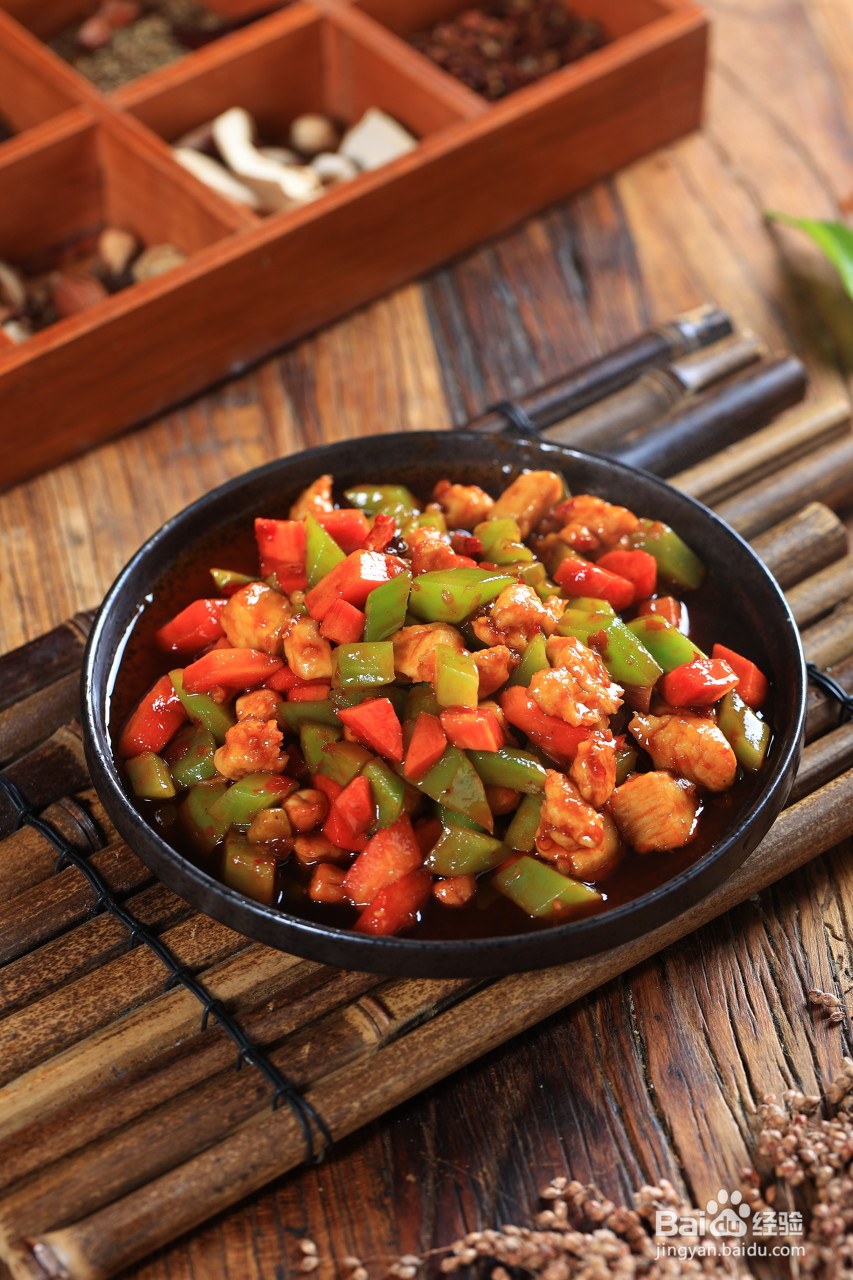 宫保鸡丁正宗做法教程：外酥里嫩，酱香浓郁