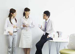 下属越级打小报告时，怎么解决