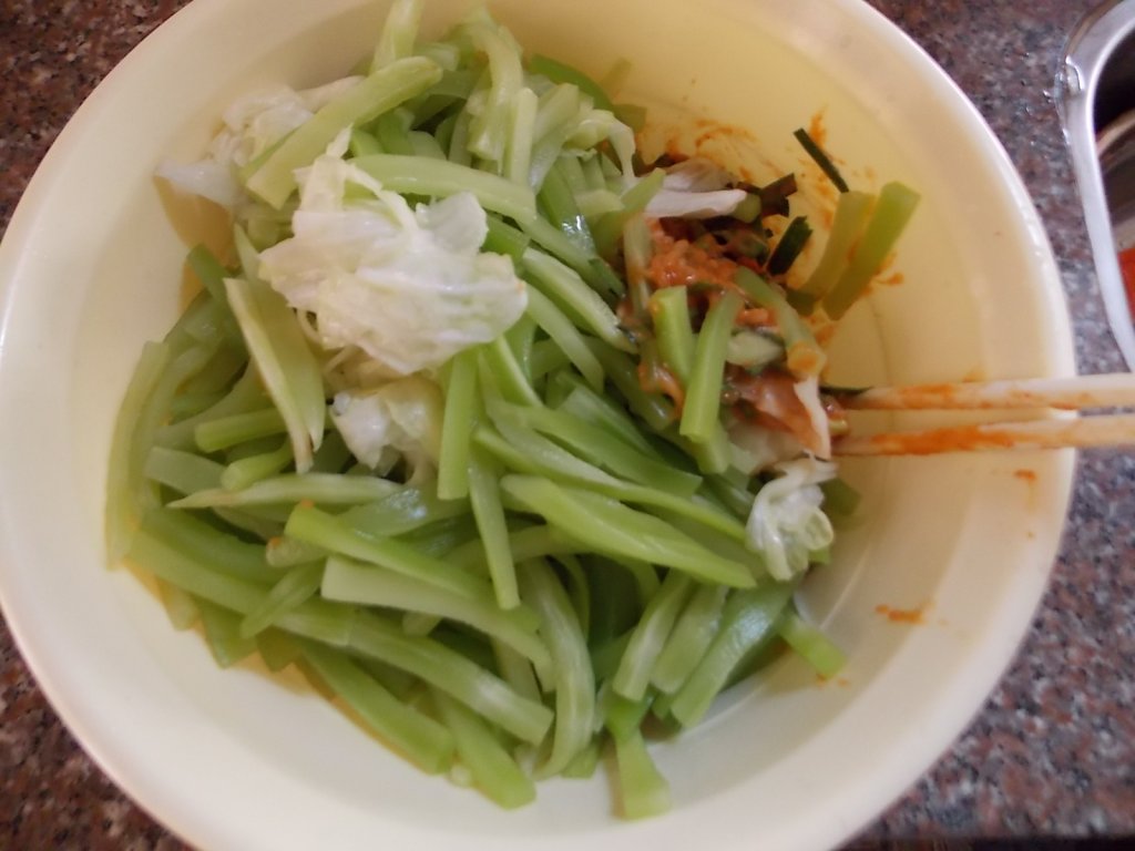 酸辣酸辣的莴笋泡菜，吃货必不可少的哦！