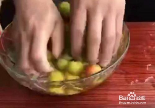 炒猪肠怎么炒好吃（李子炒猪肠）