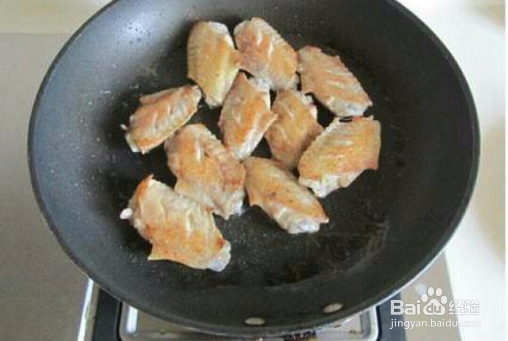 如何在家自己做蒜香鸡翅