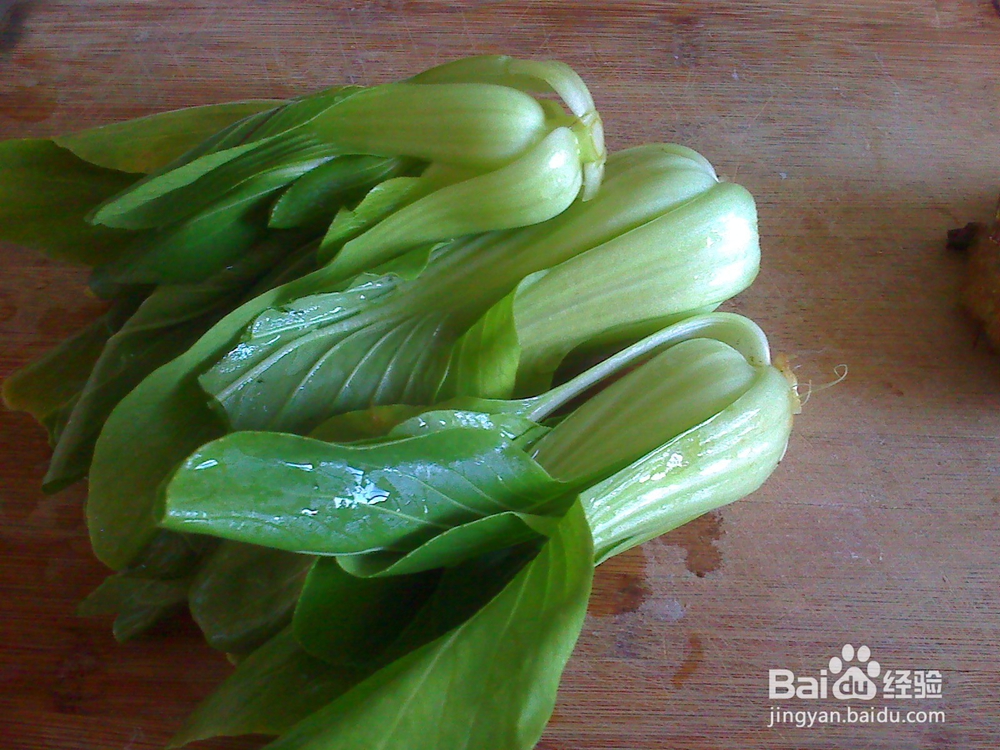 老年人怎样做好熟猪肉片油菜的备料