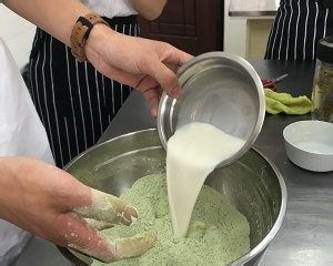 抹茶软欧(蜜豆奶酪馅)