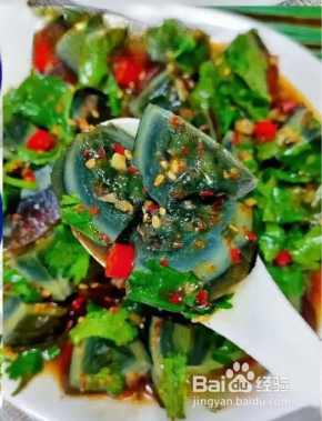 香菜拌皮蛋的做法