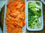 胡萝卜回锅烤肉的做法