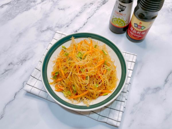 胡萝卜凉拌龙须菜