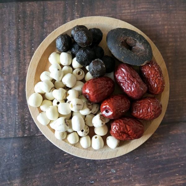 莲子桂圆红枣汤