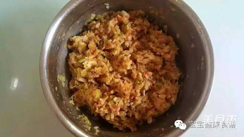 松软的大包子和肉龙