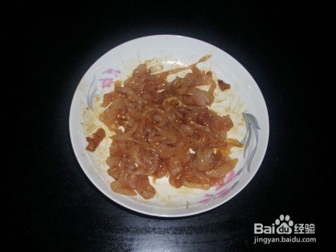 芹菜炒鸡肉的做法