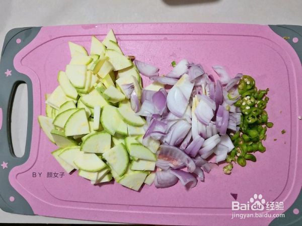 清理冰箱菜西葫芦炒洋葱