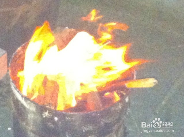 如何自制草木灰