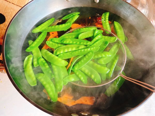 爽口秋耳荷兰豆炒鲜虾仁