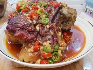 好吃的红烧大猪肘子