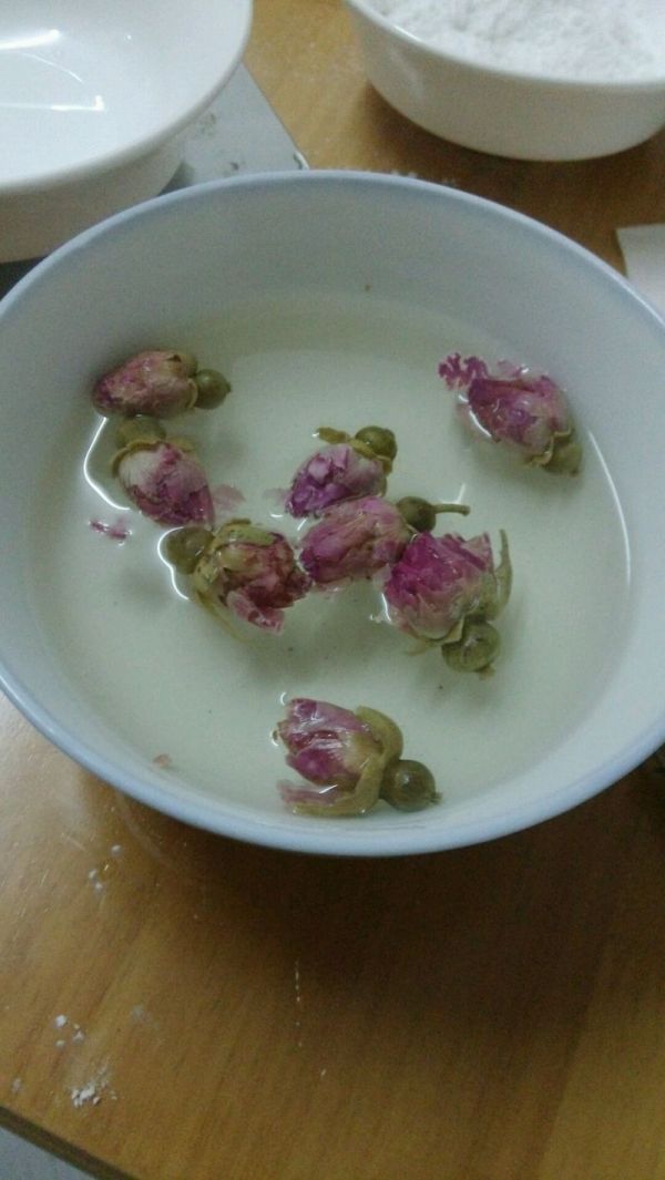玫瑰花香戚风蛋糕
