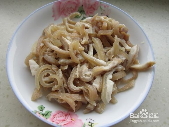 毛芹菜炒肉皮