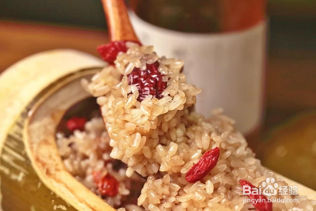 当地特色-竹筒饭-蒸出来的米饭口感才香