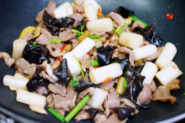 藕带剁椒炒鸡胗