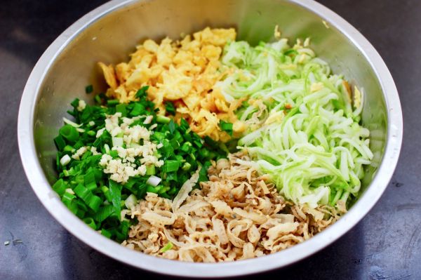 #美食视频挑战赛#鹅蛋扇贝西葫芦蒸包