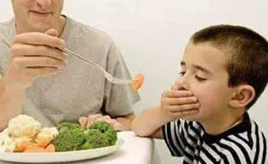 如何培养孩子独立就餐的好习惯呢?