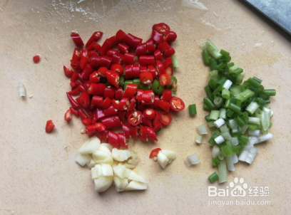 咖喱小龙虾尾：咖喱味儿浓郁，拌饭特别好吃