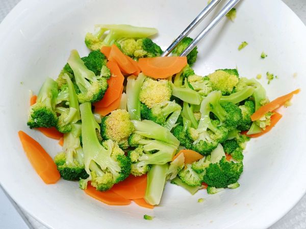 椒香凉拌西兰花