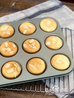 杏仁纸杯蛋糕的做法