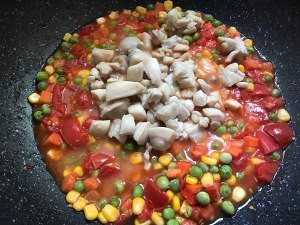 零难度西红柿杂菜鸡腿肉丁的做法