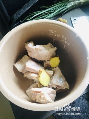 如何电饭煲做番茄土豆排骨汤