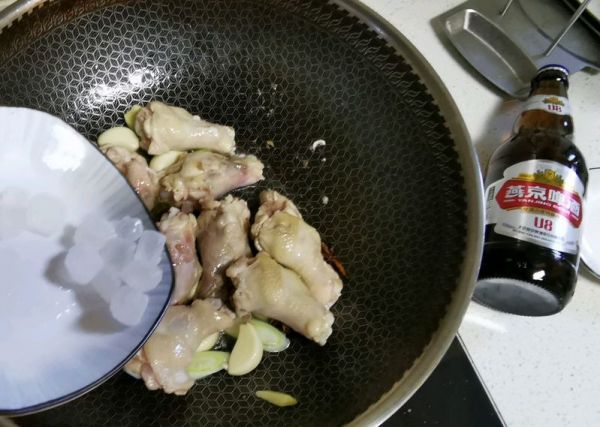 醇香啤酒鸡翅根烧土豆