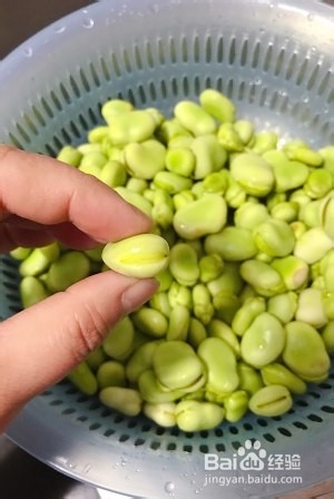 食补佳品葱爆蚕豆的做法