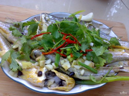 虾鲜酱清蒸黄鱼