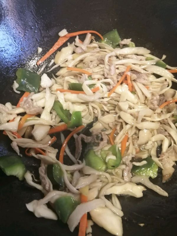 手撕杏鲍菇炒肉丝
