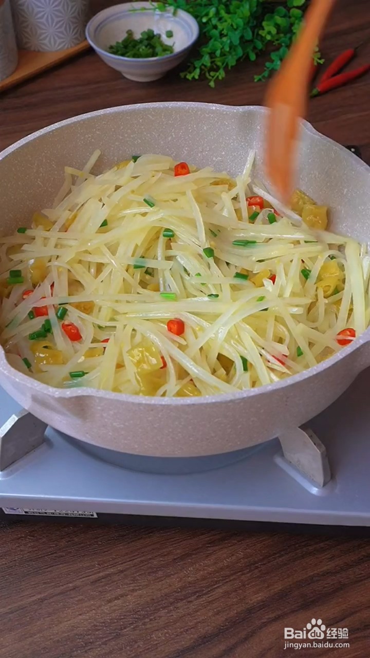 怎样做泡椒炒土豆丝酸辣又开胃