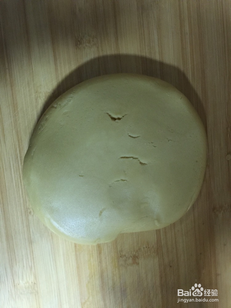 莲蓉蛋黄月饼的做法