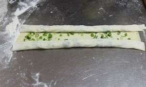 简单快手的美味葱油饼