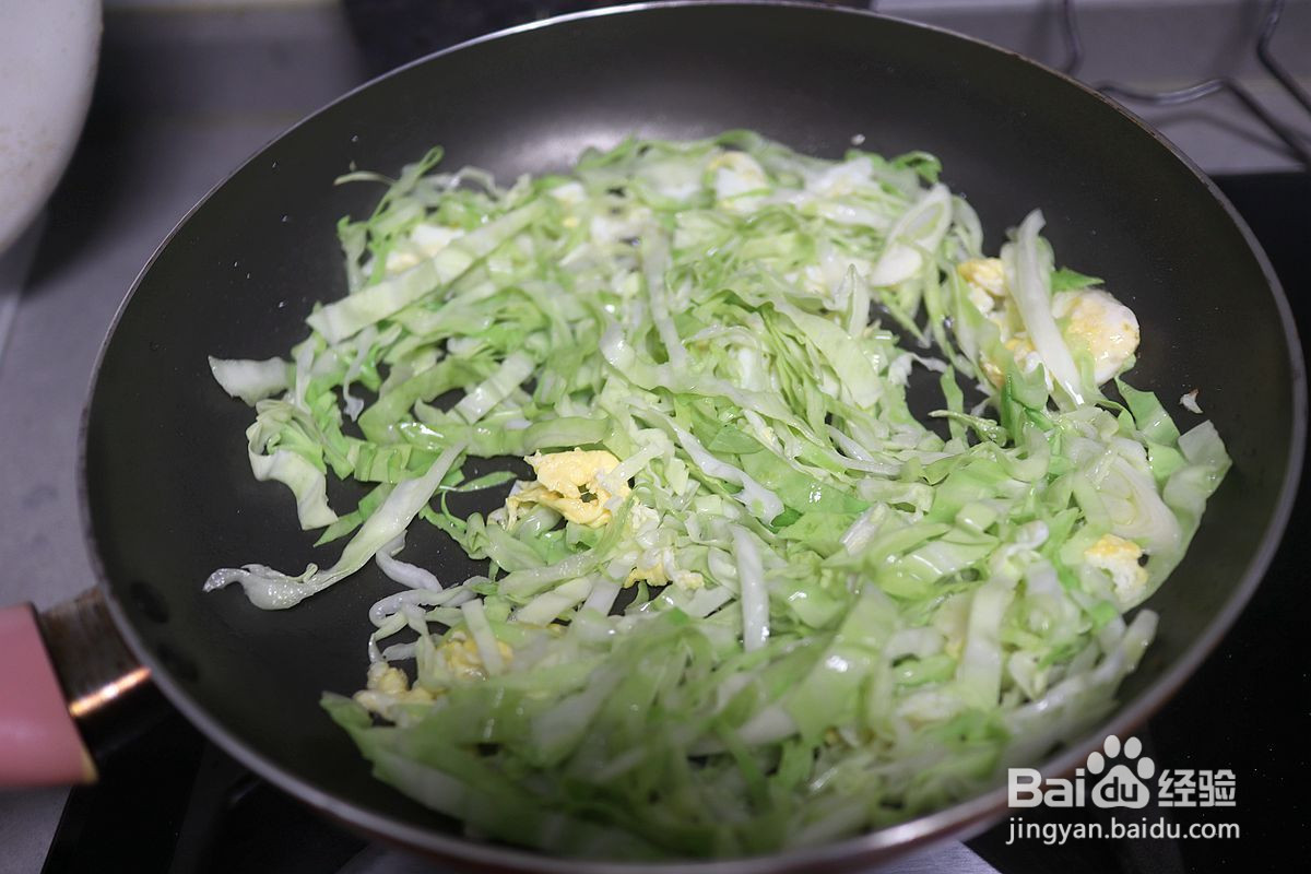 鸡蛋圆白菜面的做法