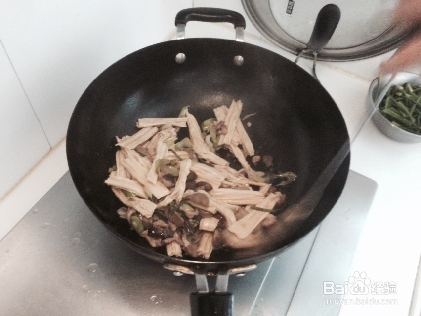 草菇腐竹炒肉丝