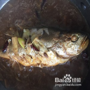 酱焖黄鱼的做法