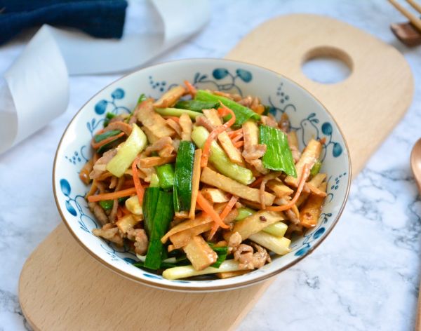 青蒜肉丝炒香干