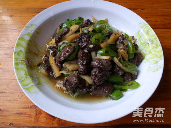 泡姜青椒炒鸭血